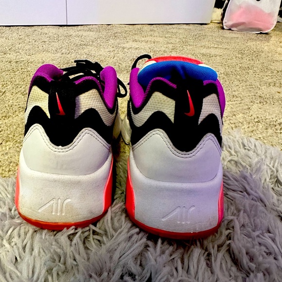 nike shoes - Picture 2 of 2